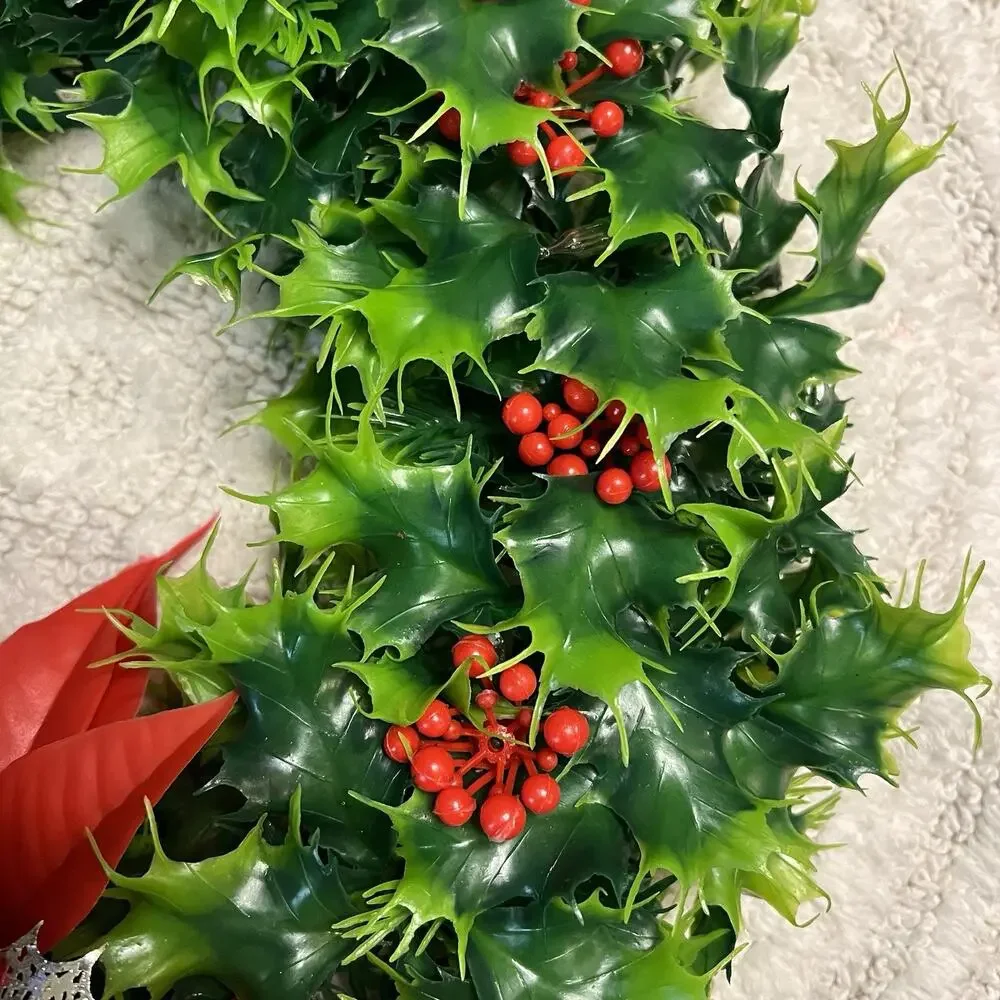 Vintage Mid Century Plastic Holly Wreath Poinsettia Twinkling Lights Christmas